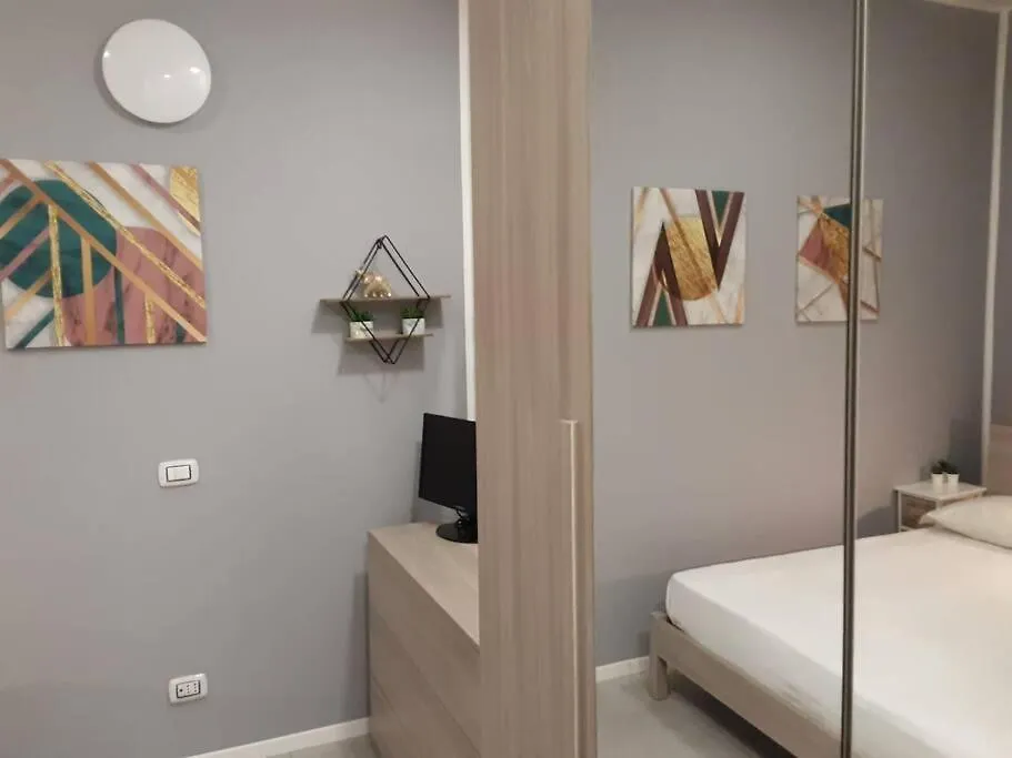 Rho Fiera Onit'S Apartment Pero 0*,  Italy