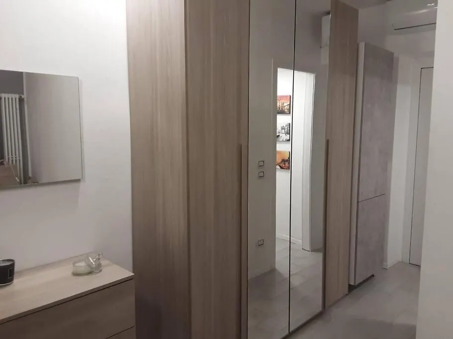 Rho Fiera Onit\'S Apartment contacts
